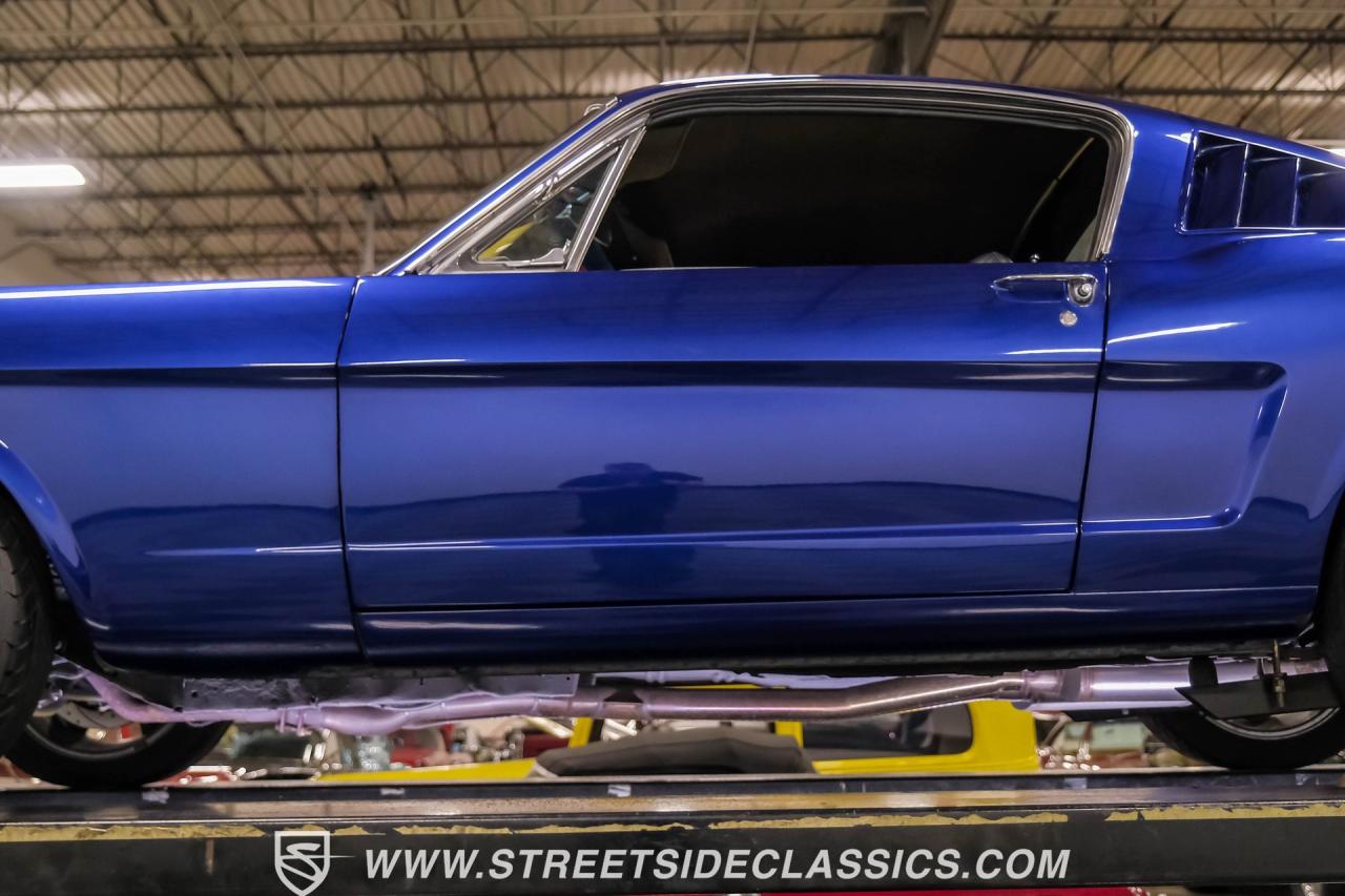 1965 Ford Mustang 2+2 Fastback Restomod