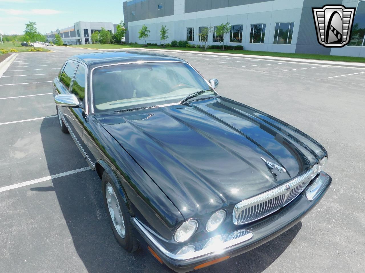 2002 Jaguar XJ8