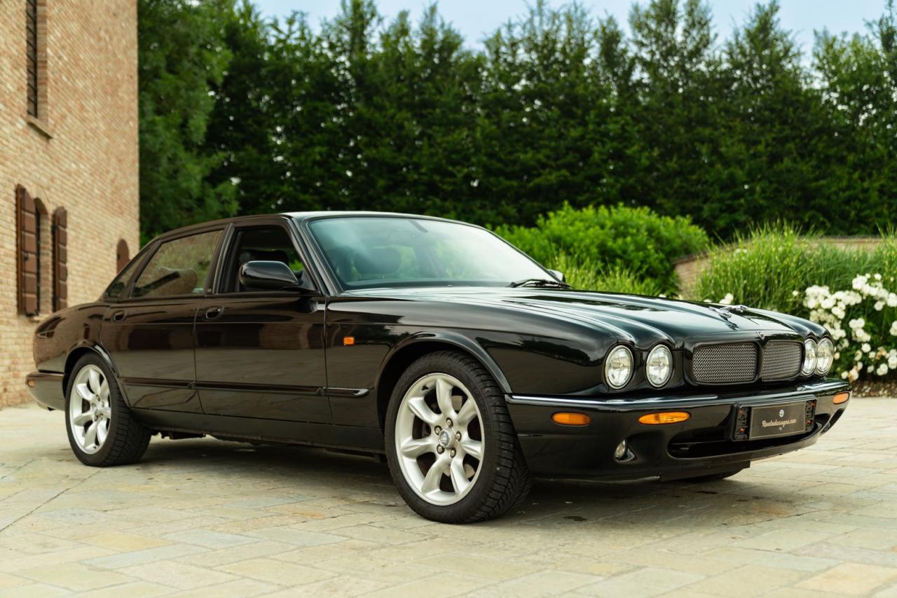 2000 Jaguar XJR