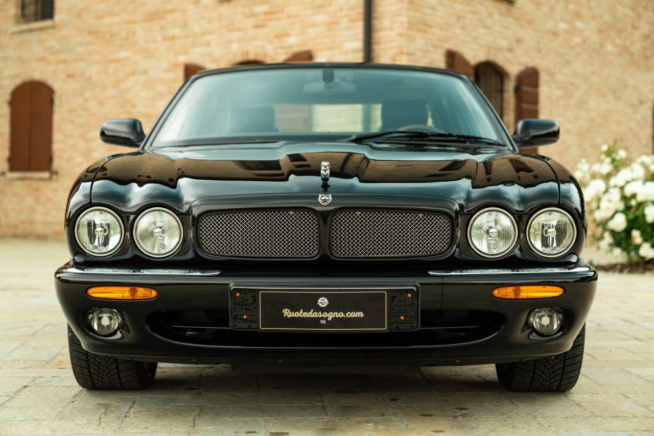 2000 Jaguar XJR