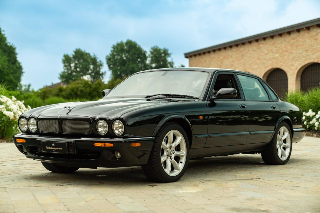 2000 Jaguar XJR