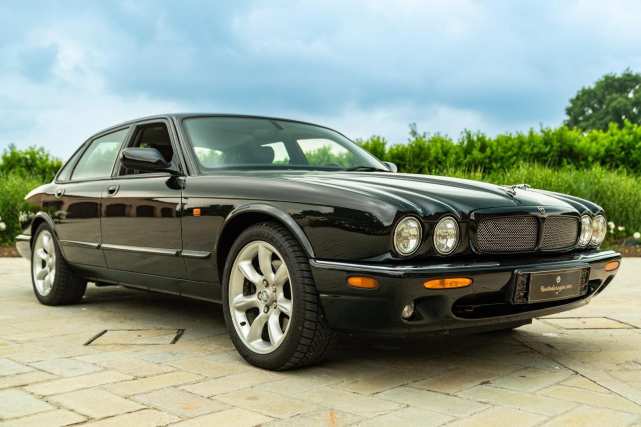 2000 Jaguar XJR