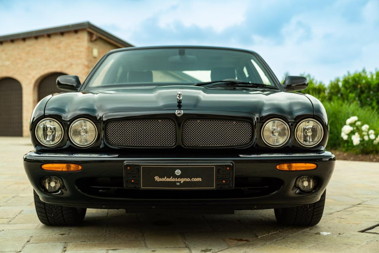 2000 Jaguar XJR