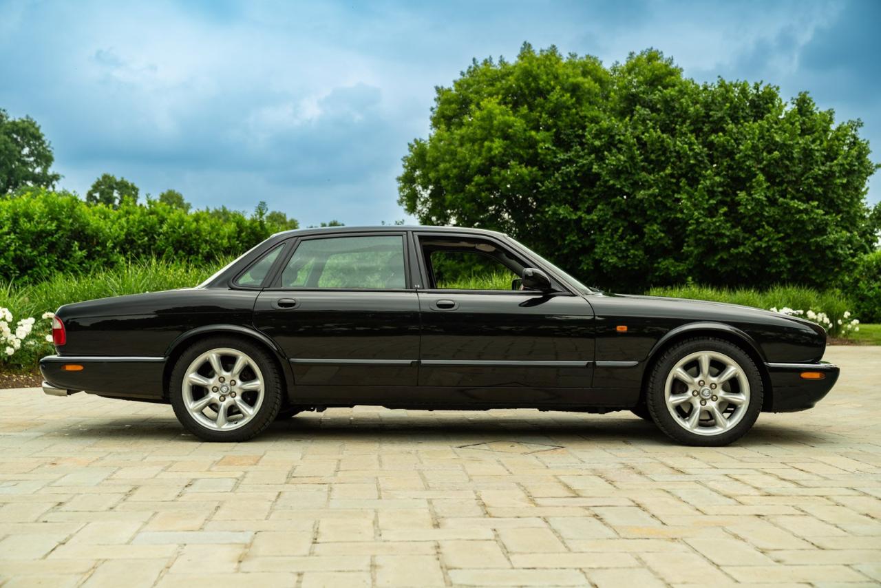 2000 Jaguar XJR