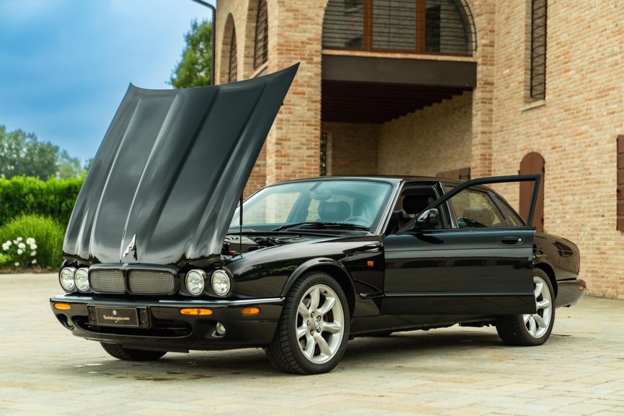 2000 Jaguar XJR