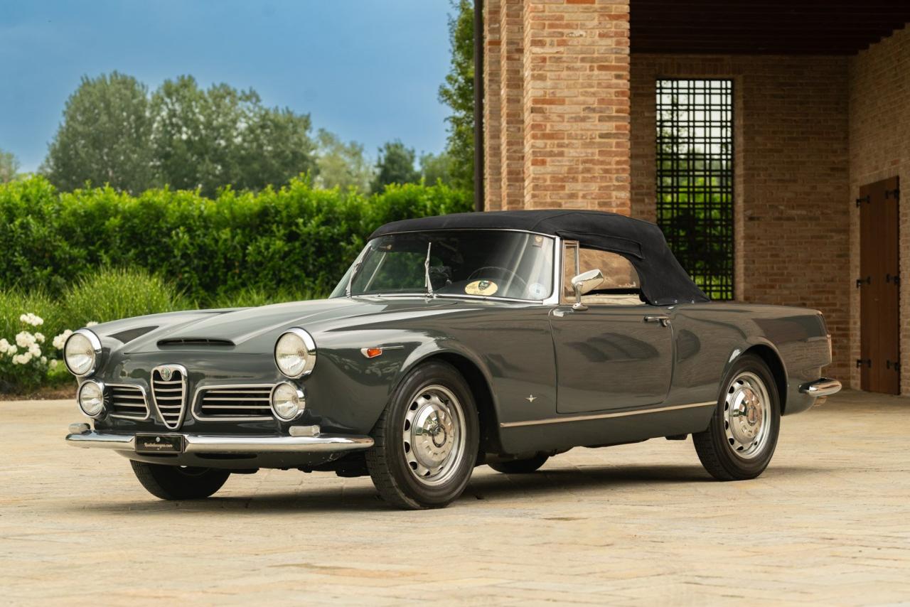 1966 Alfa Romeo 2600 SPIDER TOURING