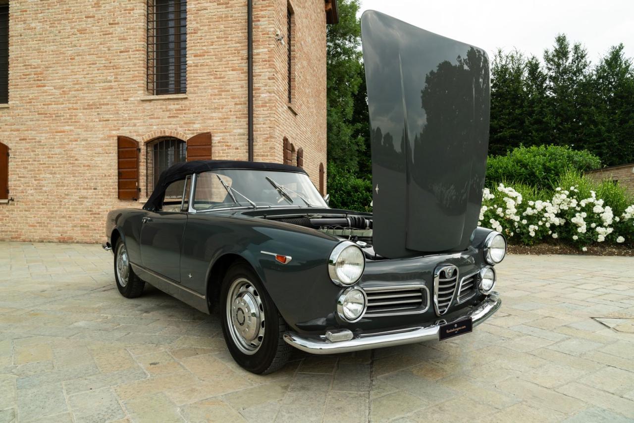 1966 Alfa Romeo 2600 SPIDER TOURING