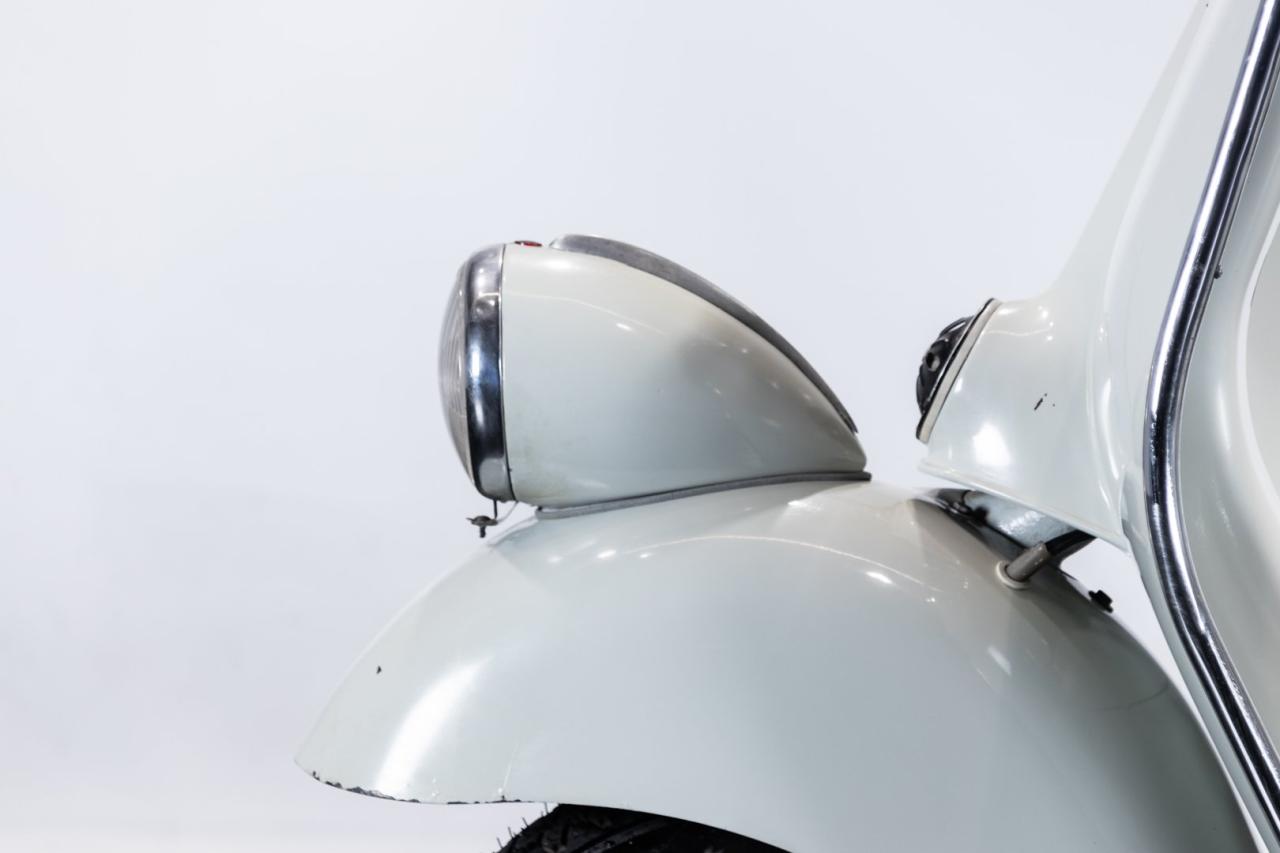 1957 Piaggio VESPA 125 FARO BASSO