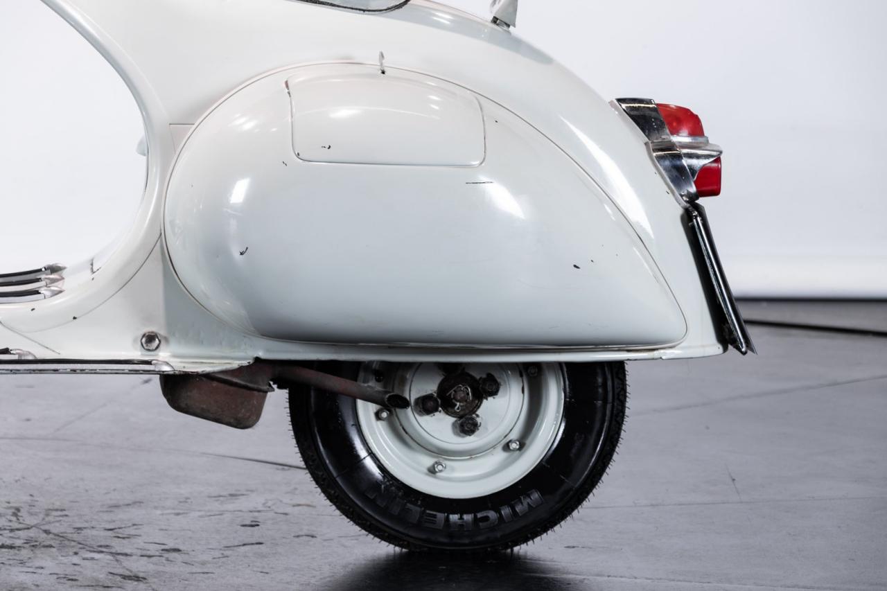 1957 Piaggio VESPA 125 FARO BASSO