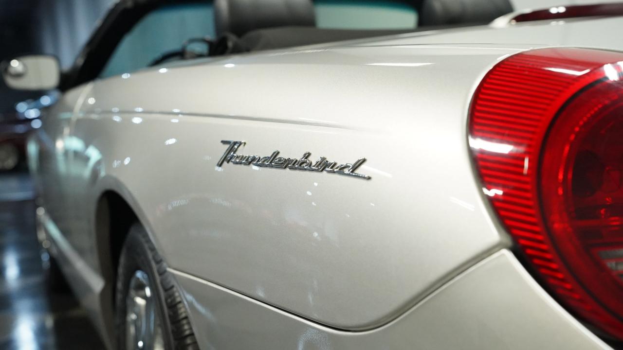 2005 Ford Thunderbird