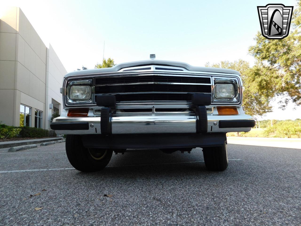 1990 Jeep Grand Wagoneer