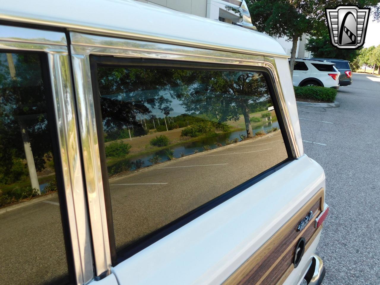 1990 Jeep Grand Wagoneer