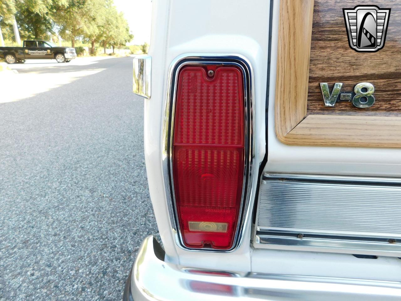 1990 Jeep Grand Wagoneer