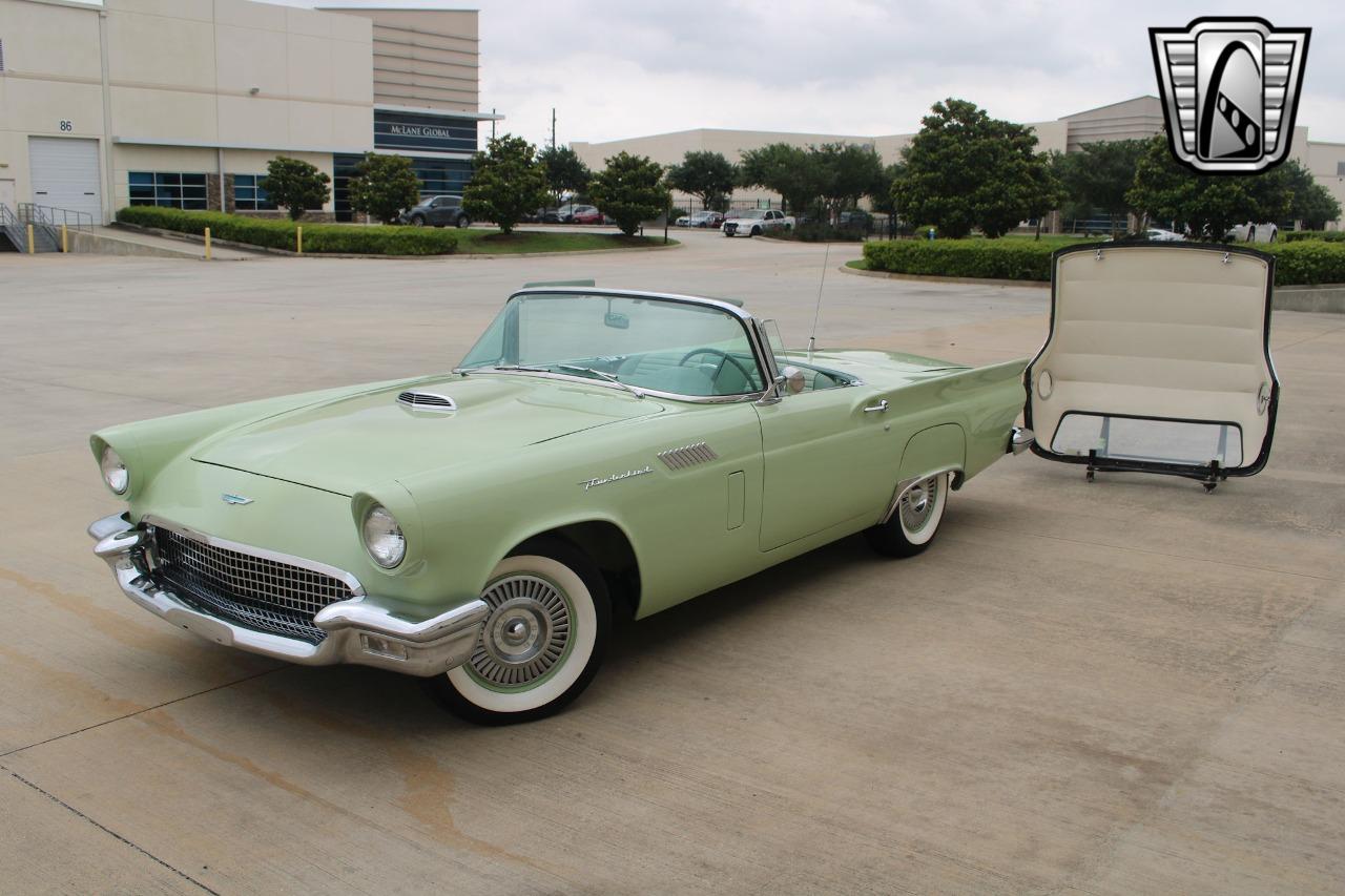 1957 Ford Thunderbird