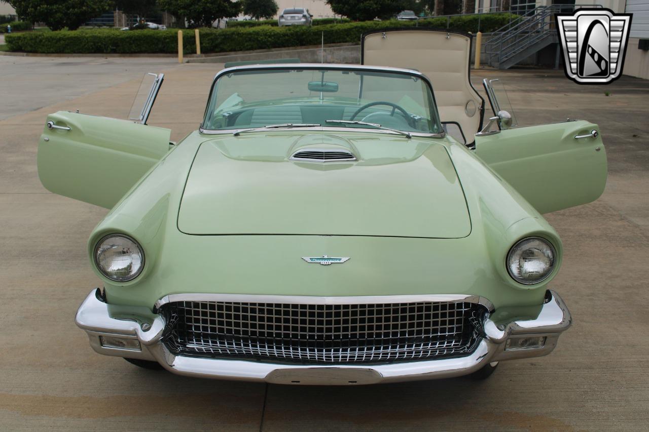 1957 Ford Thunderbird