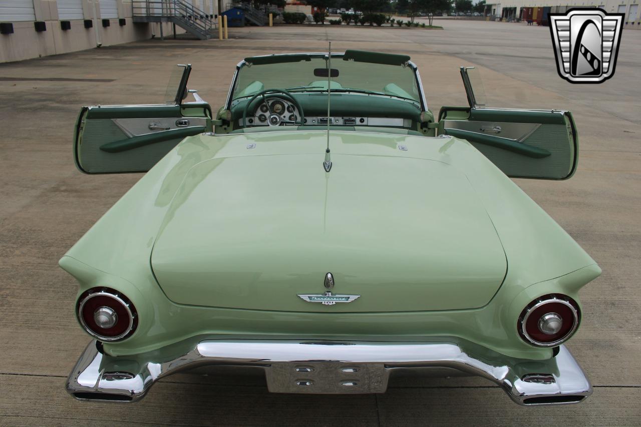 1957 Ford Thunderbird