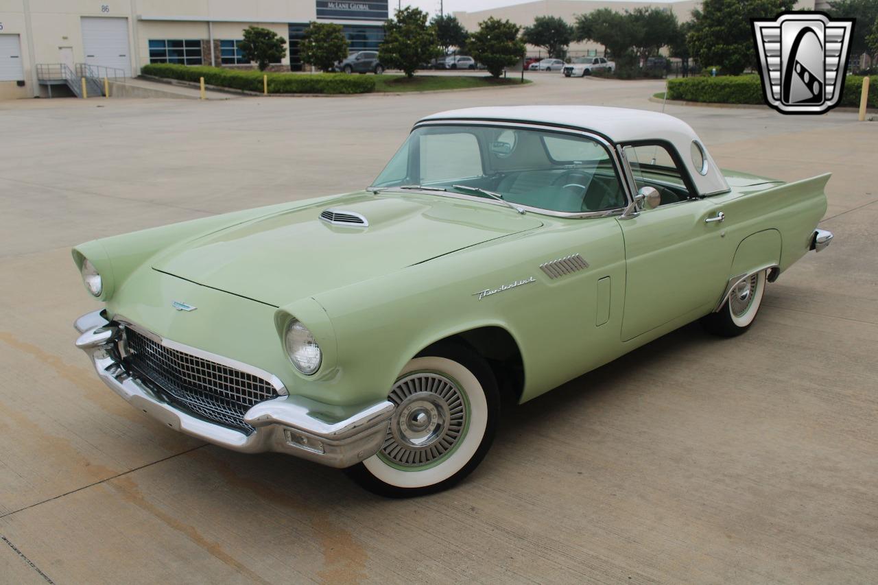 1957 Ford Thunderbird