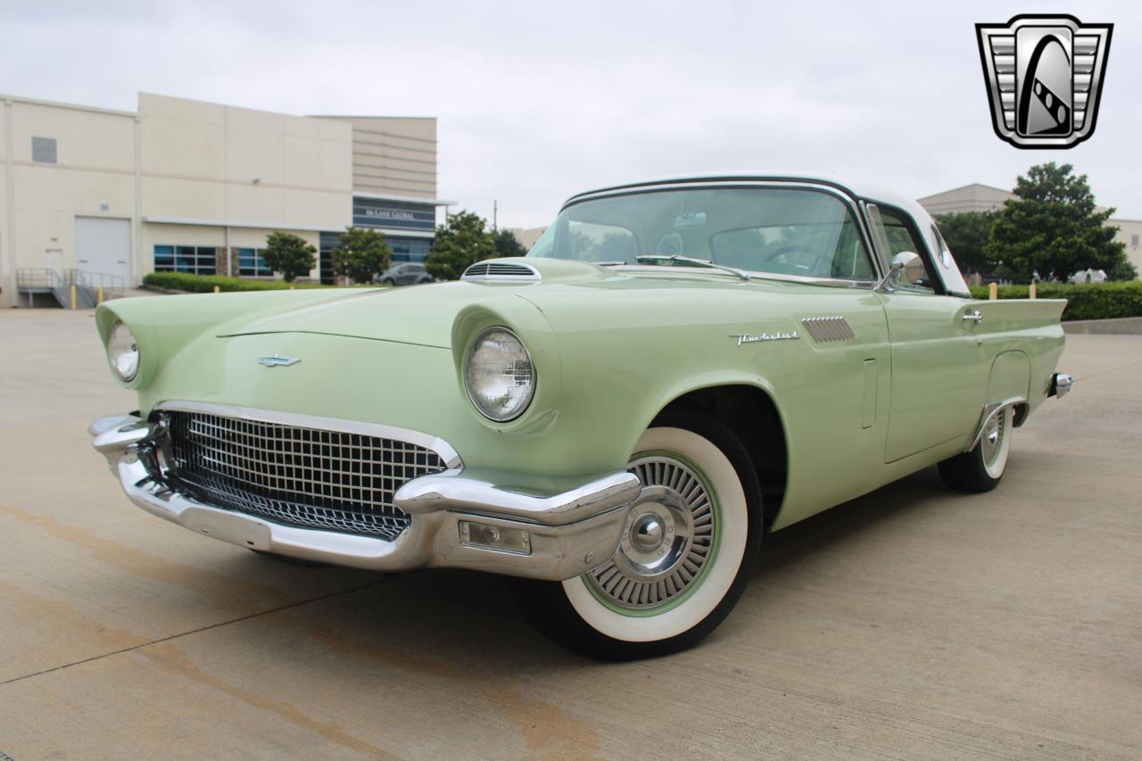 1957 Ford Thunderbird