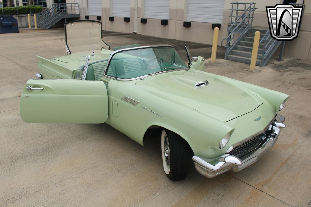 1957 Ford Thunderbird