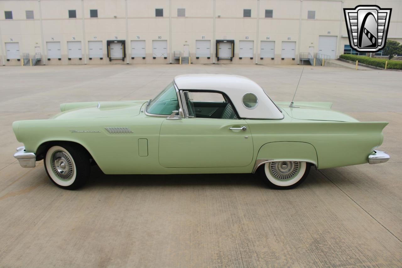 1957 Ford Thunderbird