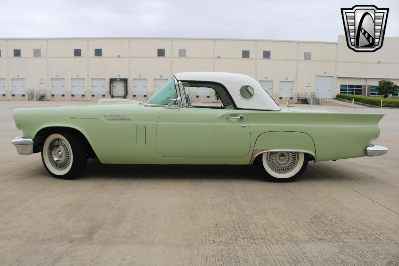 1957 Ford Thunderbird