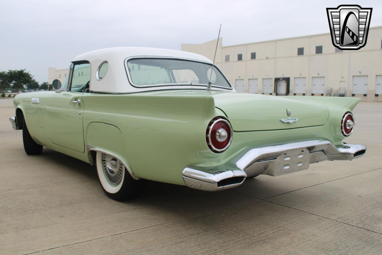 1957 Ford Thunderbird