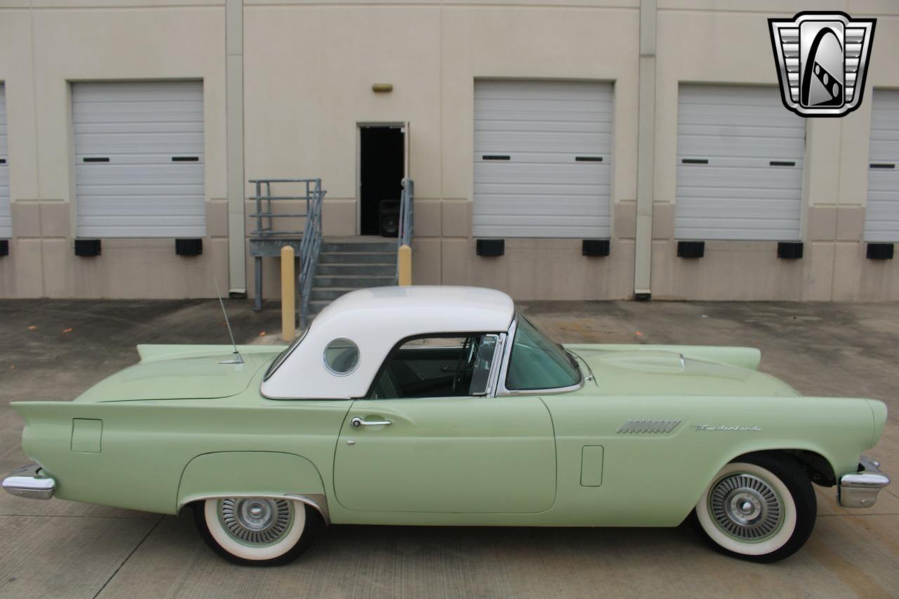 1957 Ford Thunderbird