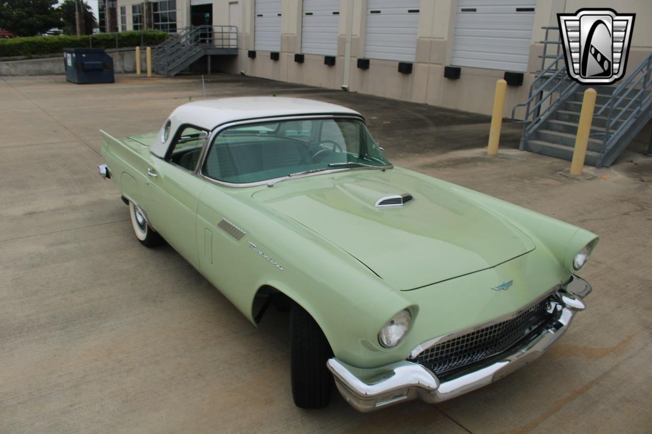 1957 Ford Thunderbird