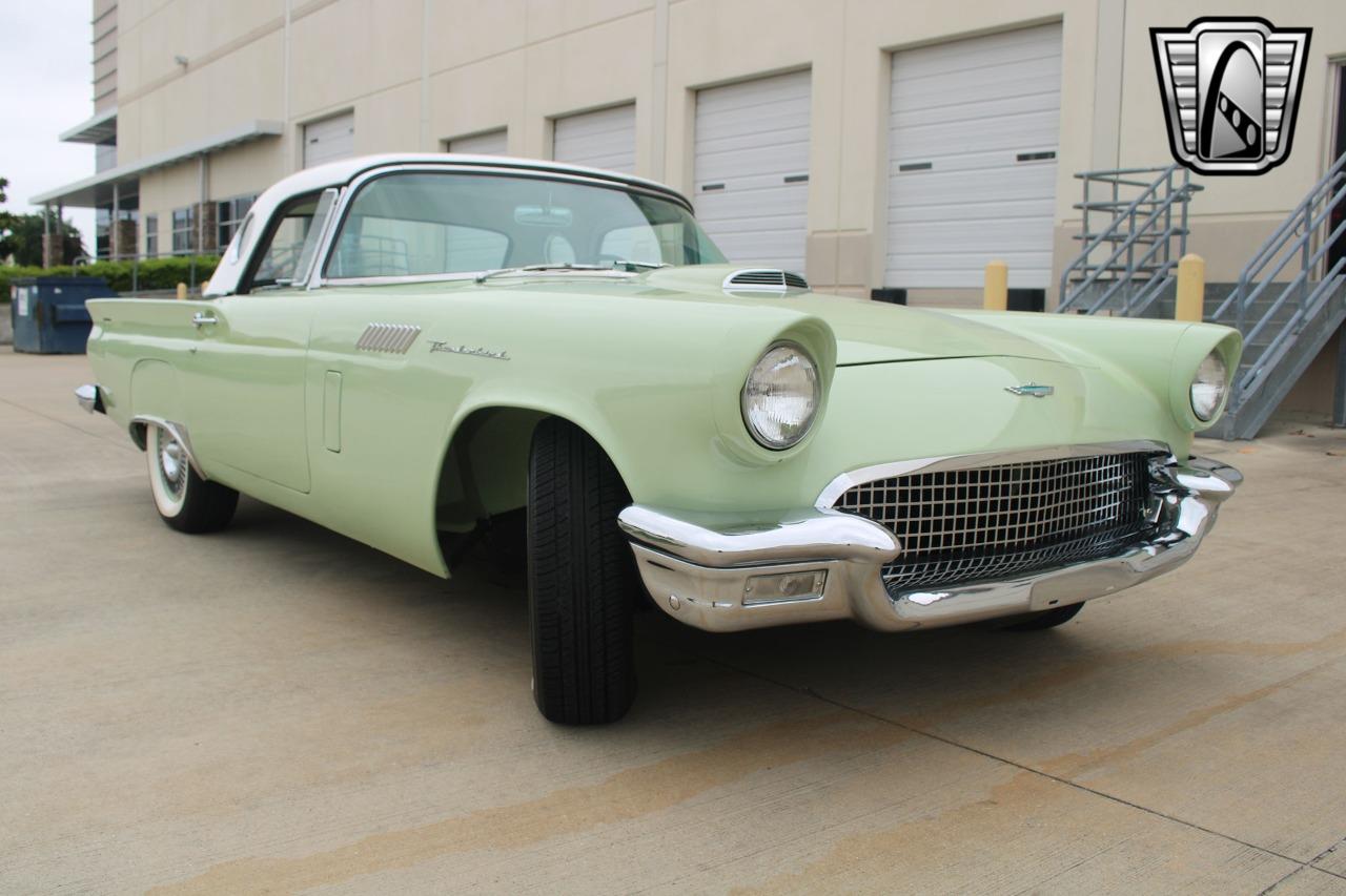 1957 Ford Thunderbird