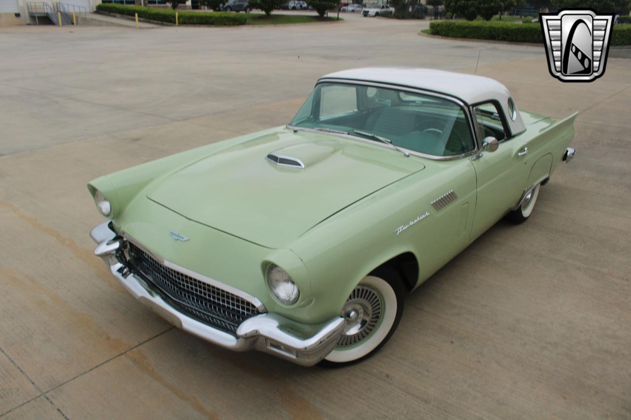 1957 Ford Thunderbird