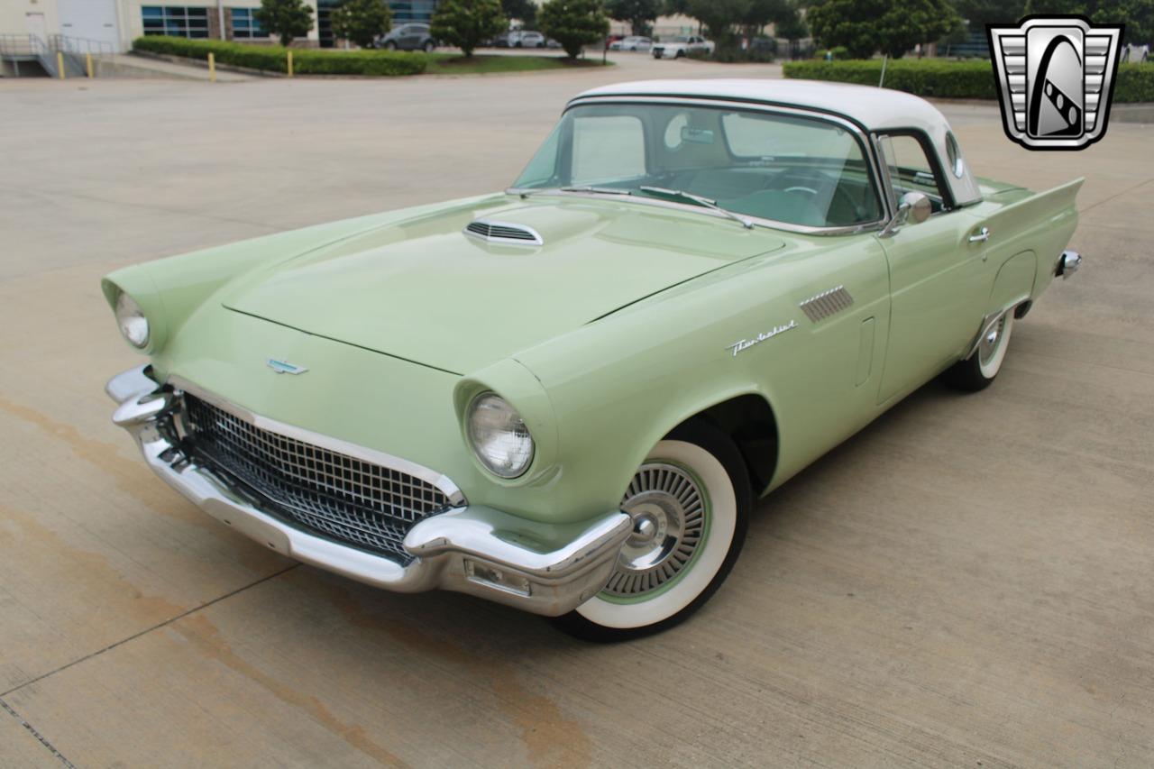 1957 Ford Thunderbird