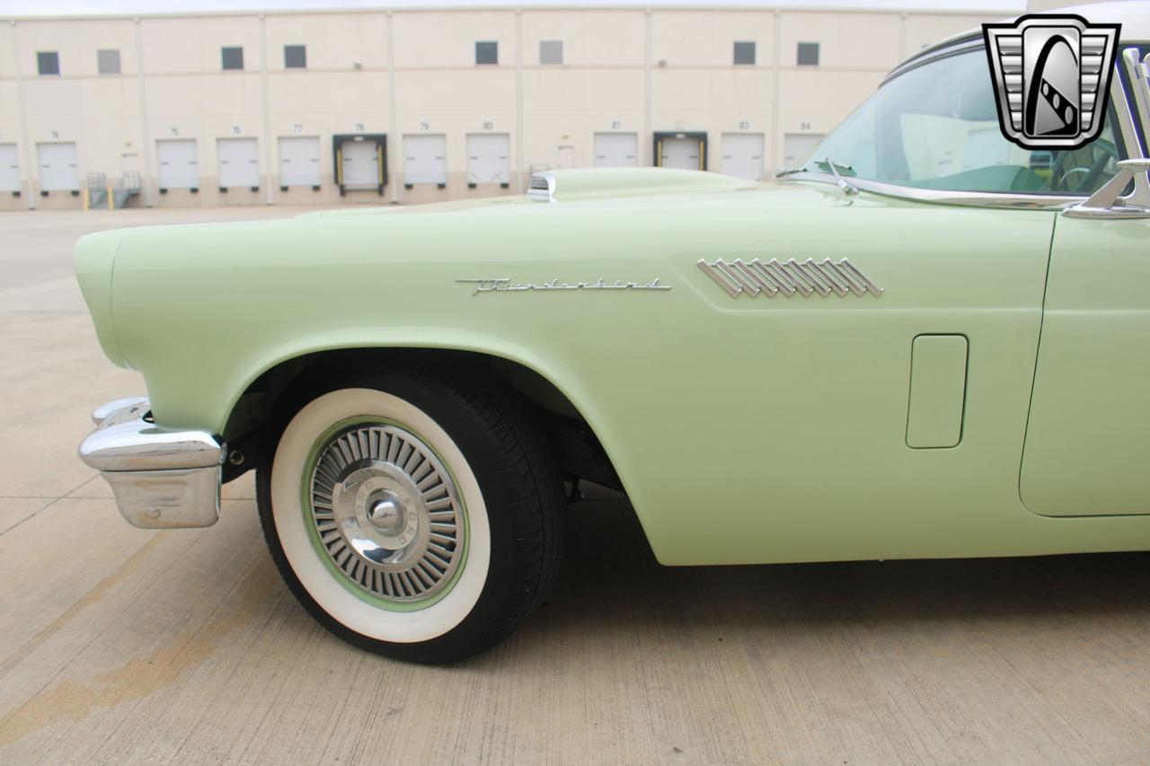 1957 Ford Thunderbird