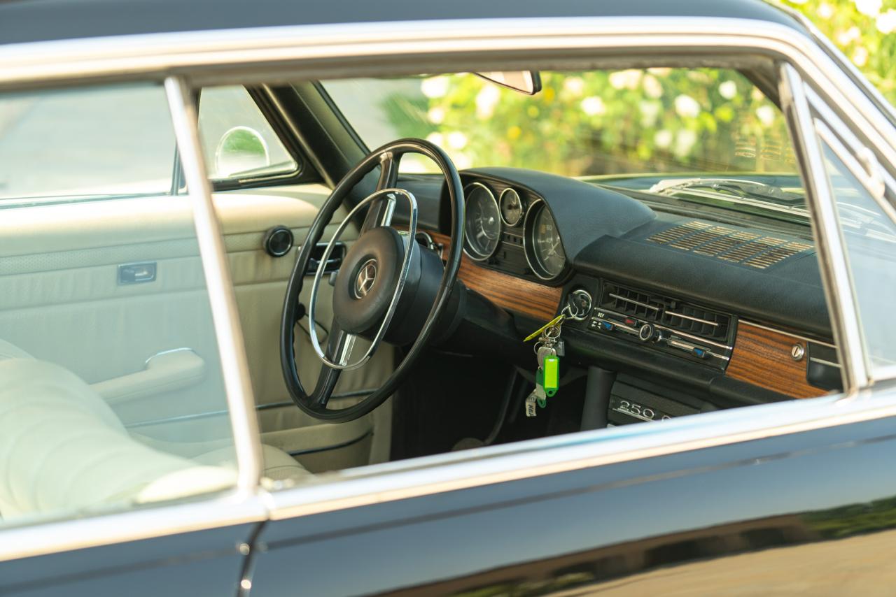 1970 Mercedes - Benz 250 CE