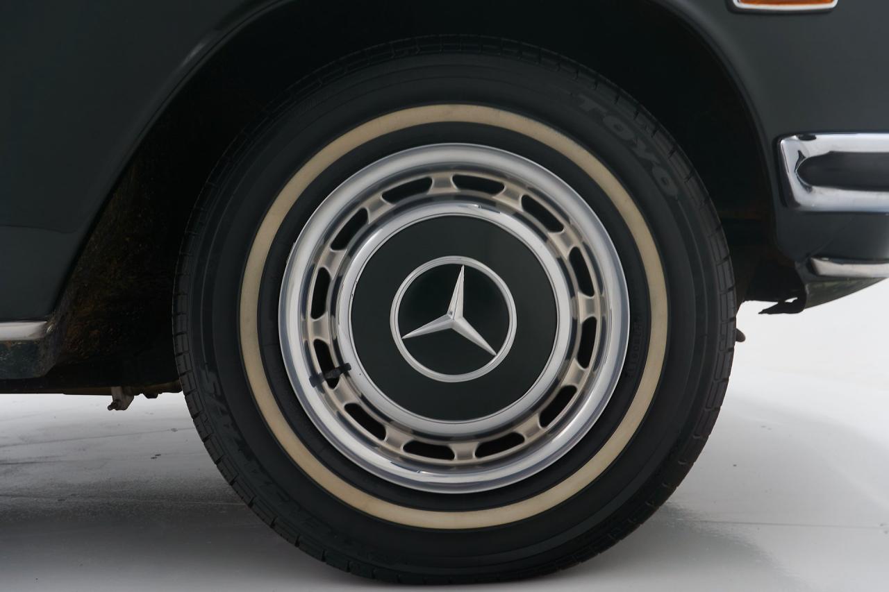 1970 Mercedes - Benz 230