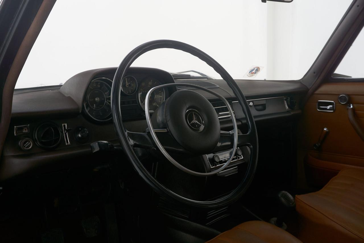 1970 Mercedes - Benz 230