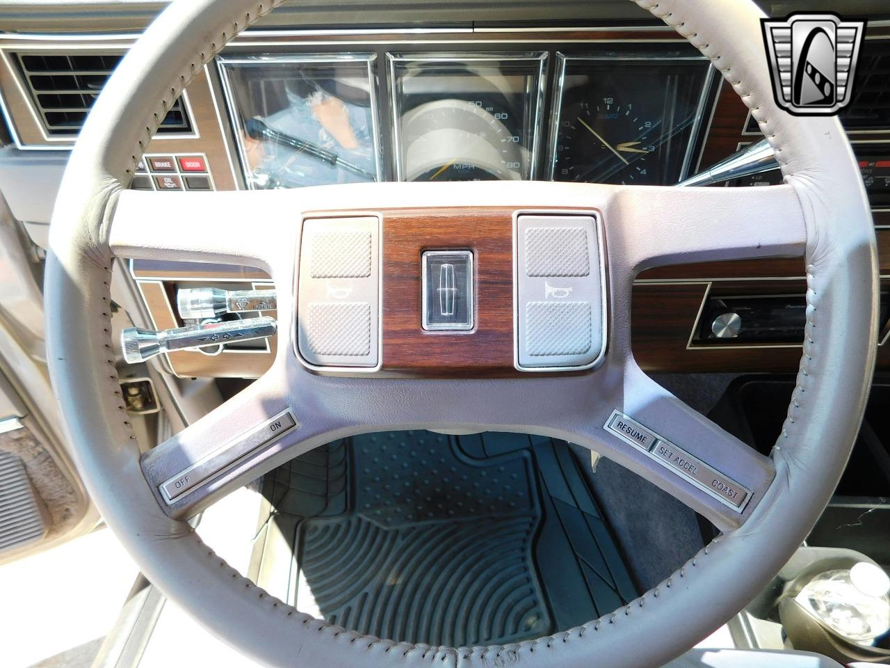 1988 Lincoln Town Car