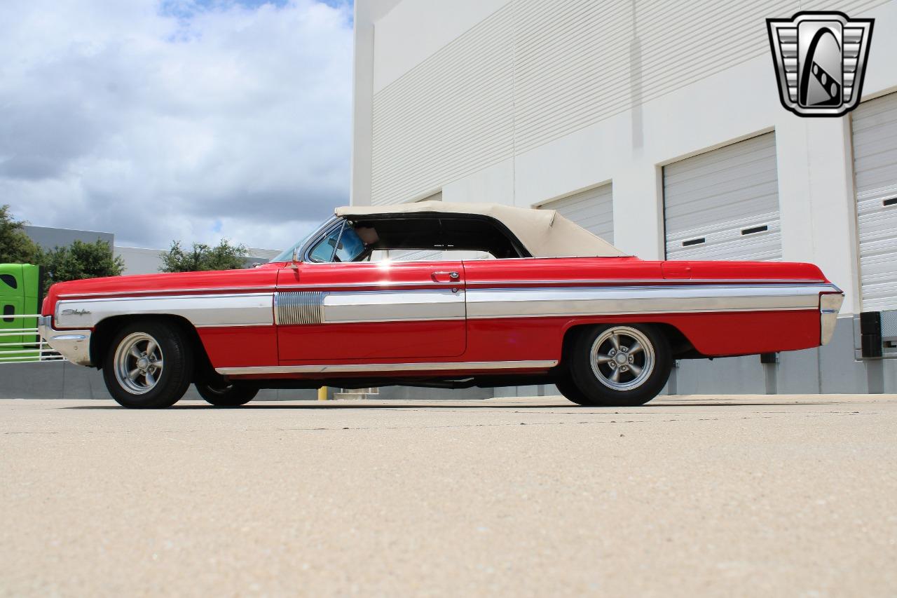 1962 Oldsmobile Starfire