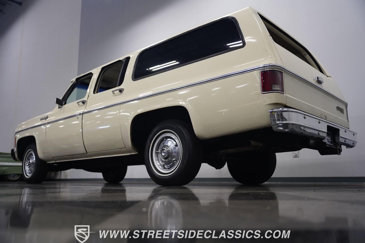 1973 Chevrolet Suburban Custom Deluxe