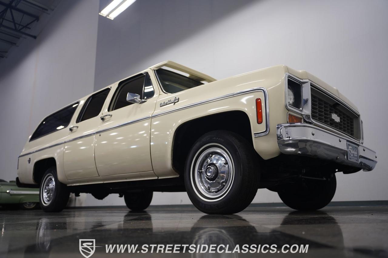 1973 Chevrolet Suburban Custom Deluxe