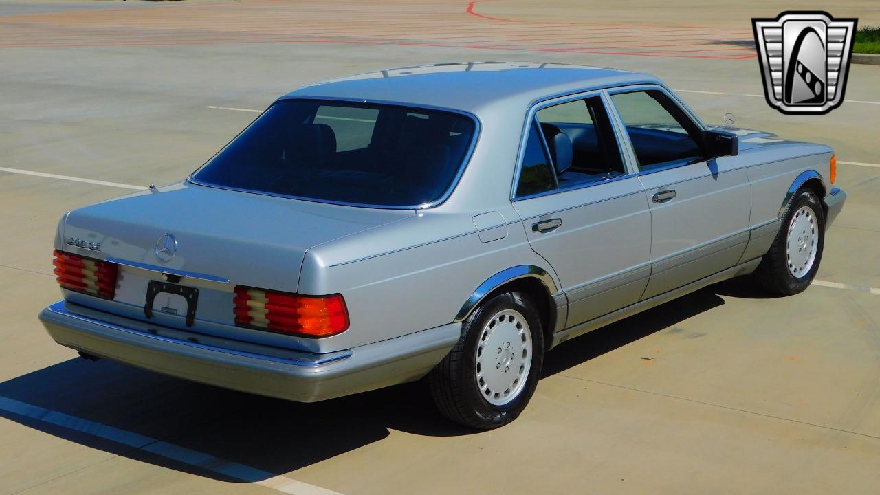 1990 Mercedes - Benz 300SE