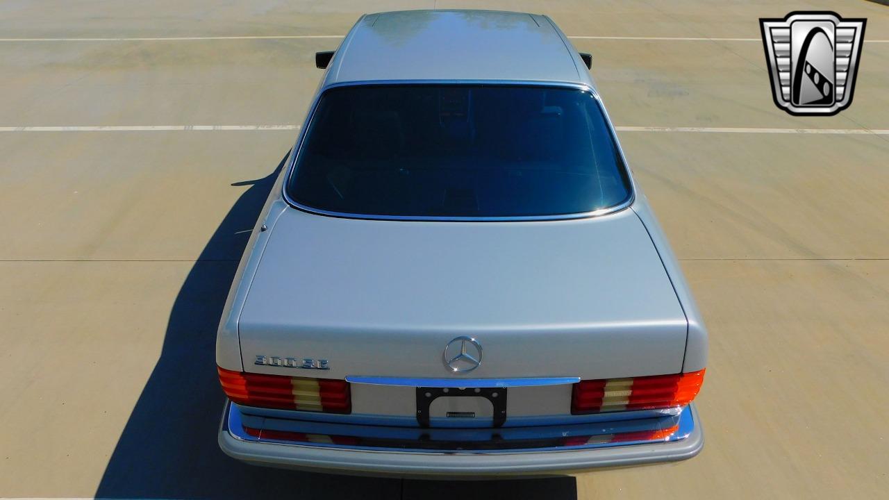 1990 Mercedes - Benz 300SE