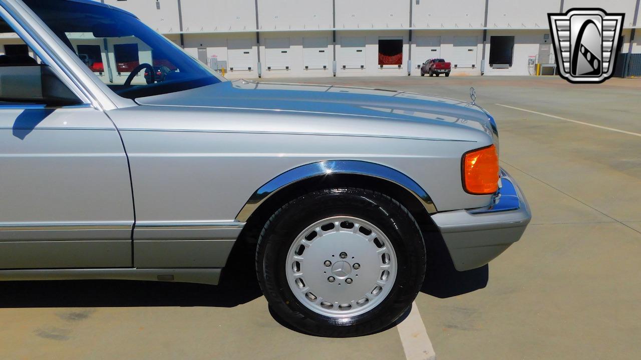 1990 Mercedes - Benz 300SE