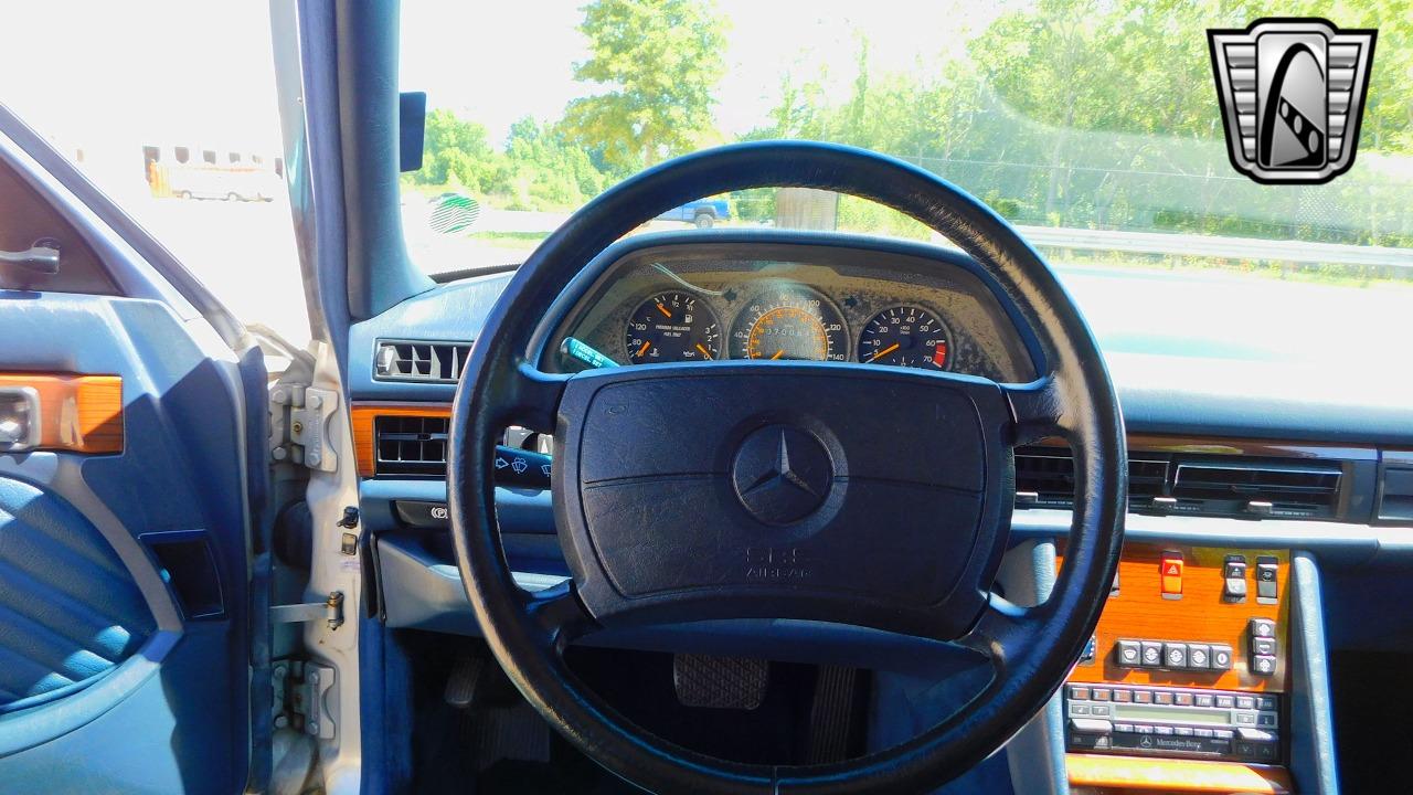 1990 Mercedes - Benz 300SE