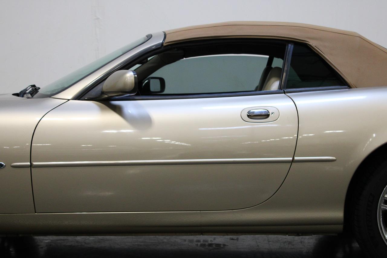 2000 Jaguar XK8