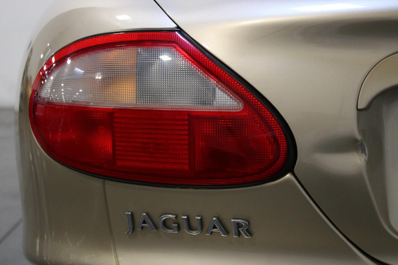 2000 Jaguar XK8