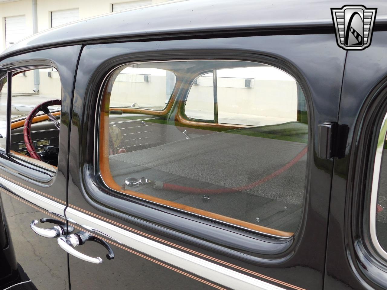 1937 Cadillac Fleetwood