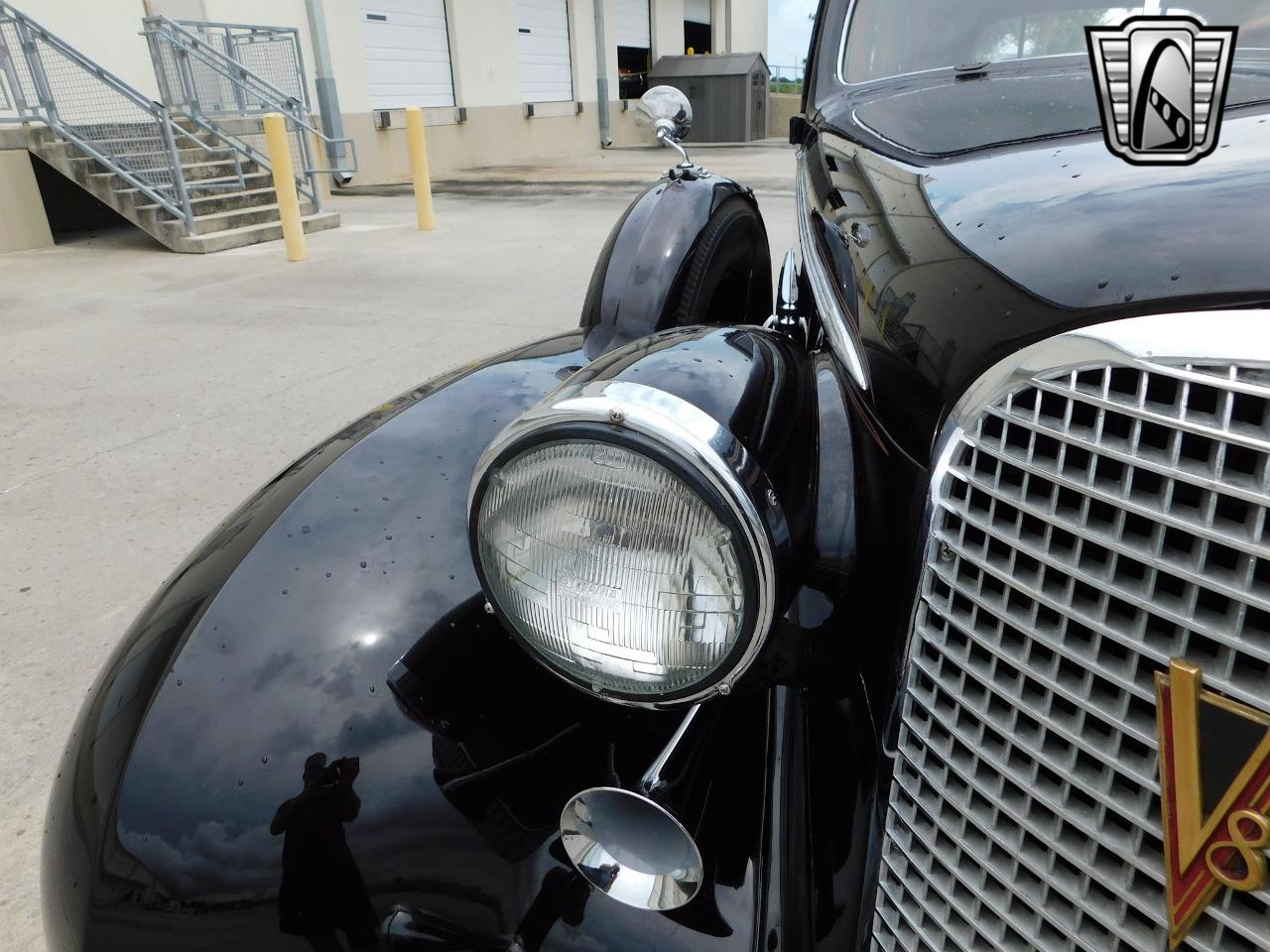 1937 Cadillac Fleetwood