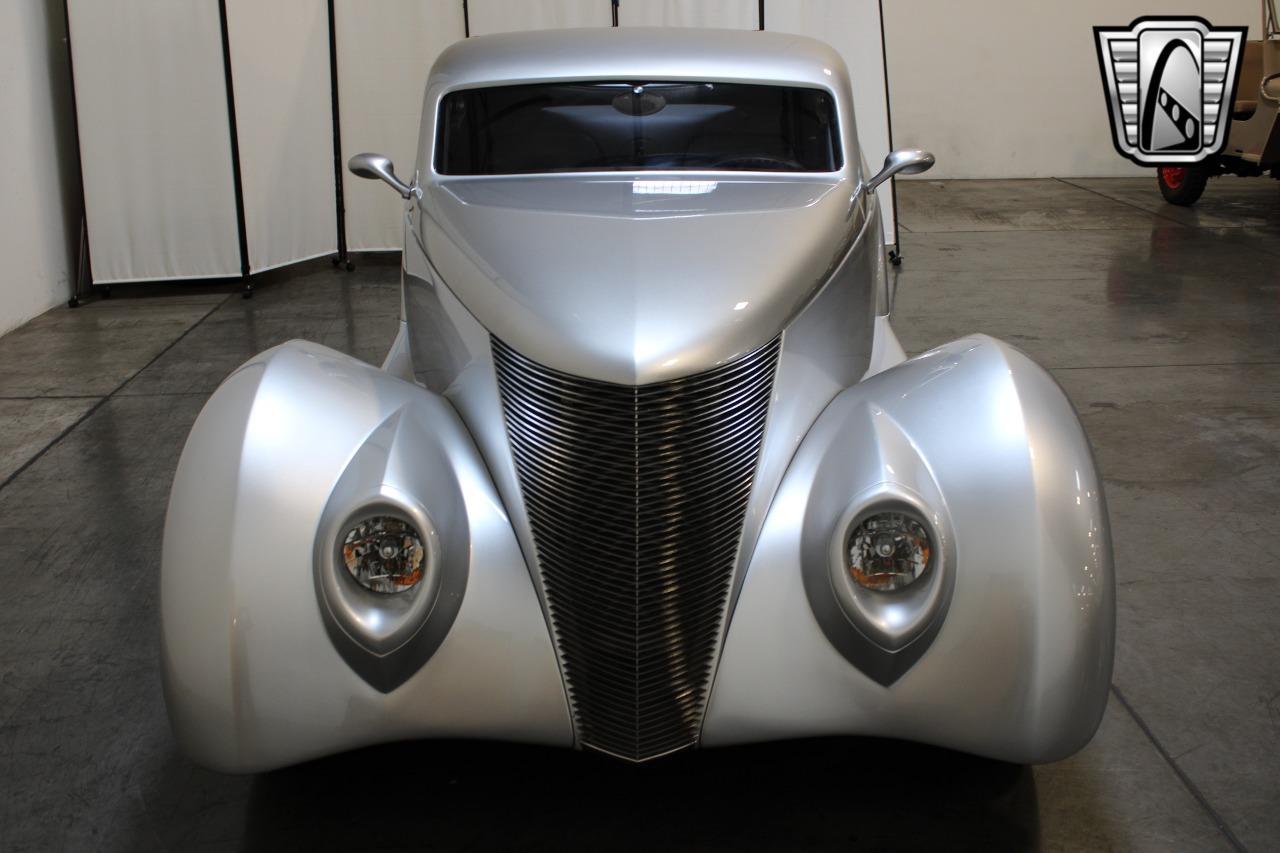 1937 Ford OZE