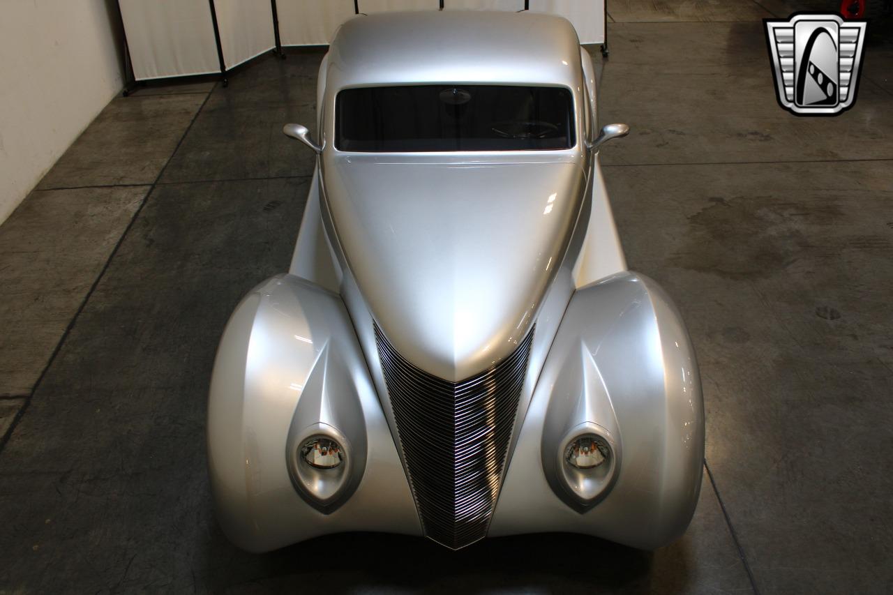 1937 Ford OZE