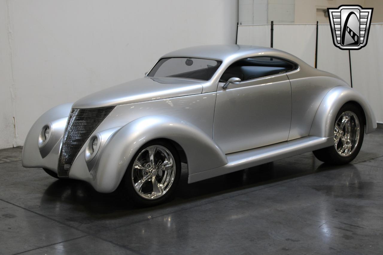 1937 Ford OZE